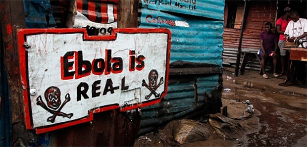 Breiter Spagat zwischen Wunsch und Wirklichkeit Ein Schild in einem Slum in Monrovia (Liberia): Laut des Bundesministeriums für wirtschaftliche Zusammenarbeit und Entwicklung sind der Ebola-Krise in Westafrika - Stand August 2016 - insgesamt 11.323 Todesfälle geschuldet.