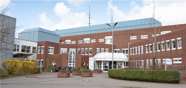 Ein Standort der Sana Regio Kliniken: das Klinikum in Elmshorn. Der Klinikträger wirbt momentan für ein Zentralklinikum im Kreis Pinneberg.