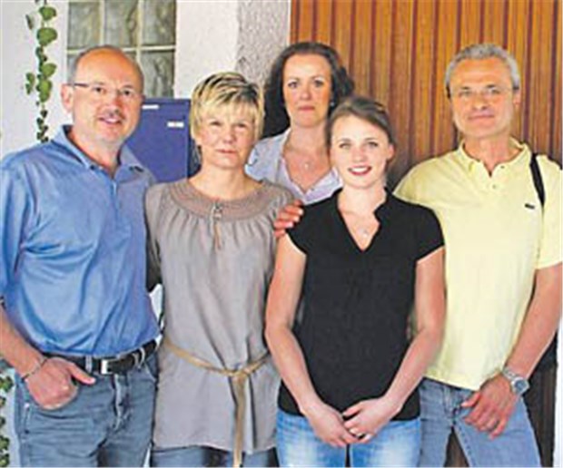 Zweigpraxis gegen lange Wege Ein Team für zwei Praxen: Dr. Schöfer (links) und seine Mitarbeiter sind in Langen und in Rüsselsheim tätig.