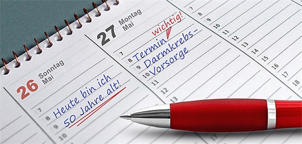 Ein Team um Professor Hermann Brenner vom DKFZ in Heidelberg kommt anhand von Modellrechnungen zu dem Schluss, dass bei einer einmaligen Koloskopie Männer mit 54 und Frauen 56 Jahren die wenigsten Lebensjahre durch Darmkrebs verlieren.