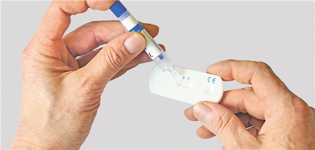 Ein Test auf okkultes Blut im Stuhl (englisch Fecal Immunochemical Test, kurz FIT) kann auch Hinweise auf Neoplasien im oberen Gastrointestinaltrakt geben.