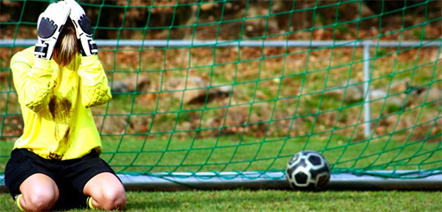 Rätselhaftes Handekzem bei Torwart Ein Torwart lebt gefährlich – auch weil in seinen Handschuhen oft Substanzen sind, die Kontaktllergien auslösen können.