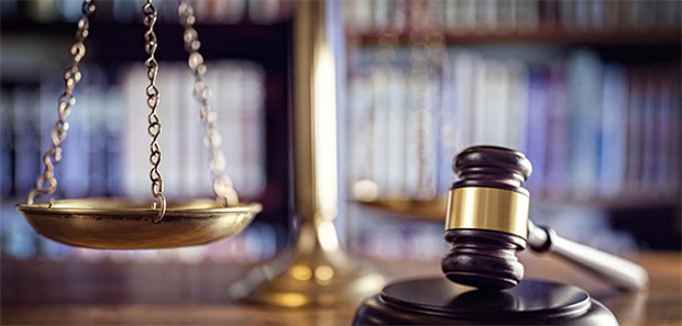 Verheben ist für Leichenbestatter ein Arbeitsunfall Ein Verhebetrauma, das ein Bestatter während der beruflichen Tätigkeit – Anheben der Leiche – erlitt, erfüllt die gesetzliche Anforderung an Arbeitsunfälle, urteilte das LSG Stuttgart.