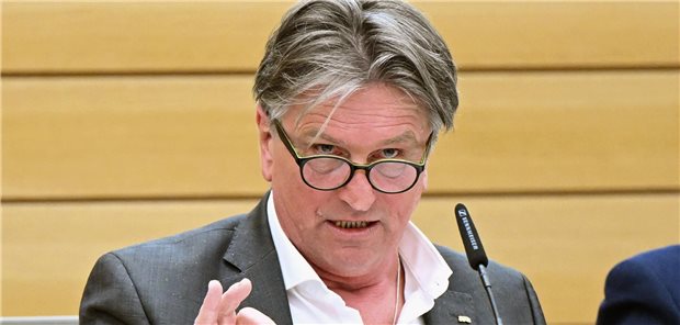 Lucha zu syrischen Ärzten: Wegzug würde Lücke hinterlassen Ein Wegzug dieser qualifizierten Fachkräfte würde eine große Lücke hinterlassen. Auch deshalb verwahre ich mich gegen jedwede populistische und kurzsichtige Forderung, wonach Geflüchtete schnellstmöglich wieder nach Syrien zurückkehren sollen: Baden-Württembergs Gesundheitsminister Manfred Lucha (Grüne).