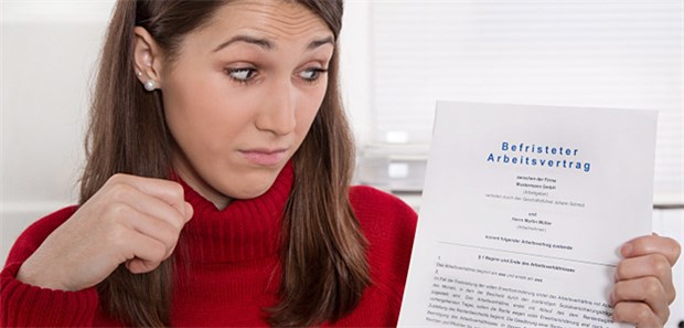 Ein befristeter Arbeitsvertrag ist für Weiterbildungsassistenten die Regel. Das kann Tücken haben.