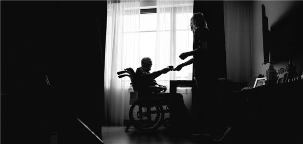 Ein dunkles Kapitel: Das Corona-Pandemiemanagement der Pflegeheime hat wie erwartet der Vereinsamung Vorschub geleistet.