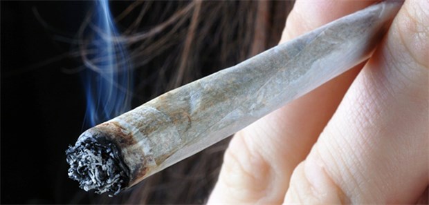 Cannabis befeuert offenbar keine Depressionen und Co. Ein gelegentlicher Joint treibt Kiffer weder in den Wahnsinn noch in die Depression. Verharmlosen sollte man Cannabis aber nicht.