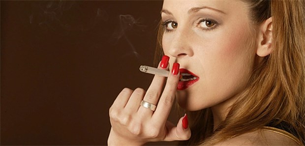 Zu viele junge Frauen rauchen Ein gesellschaftliches Problem? Ein Viertel aller jungen Frauen raucht.