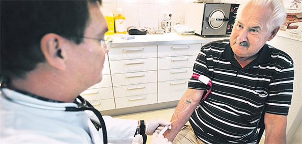 Hier schlummert Forschungspotenzial Ein hausärztlicher Internist bei der Arbeit. In den Praxen liegt wissenschaftliches Potenzial brach.