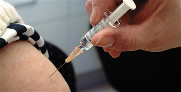 Jetzt kann die Grippeimpfung beginnen Ein kleiner Pieks gegen Influenza: Für die kommende Saison wurden jetzt die ersten Impfdosen freigegeben.