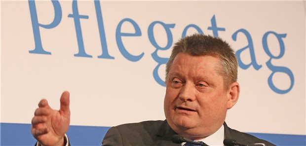 Gröhe packte 2013 die Pflegereform an Hermann Gröhe 2014 beim Deutschen Pflegetag 2014.