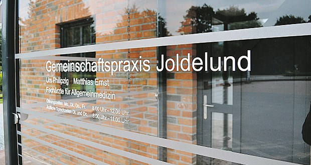 Zweigpraxis rettet den Landarzt Ein neues Haus ganz allein für die Zweigpraxis: Die Joldelunder können weiter auf feste ärztliche Sprechzeiten in ihrem Dorf bauen.