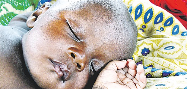 UNO im Kampf gegen das Datenchaos der Statistiker Ein schlafendes Baby in Sierra Leone – ob seine Geburt je registriert worden ist, ist unklar.