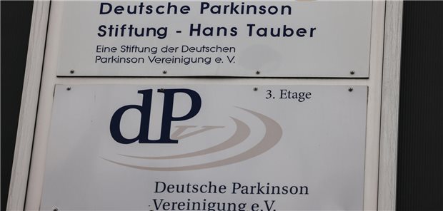 Fünf Verdächtige: Untreue-Verdacht bei Parkinson Vereinigung Ein vertraulicher Hinweis auf ein Schattenkonto der Patientenvereinigung hatte die zunächst internen Ermittlungen ausgelöst, dieses Konto soll bereits 2007 eingerichtet worden sein.