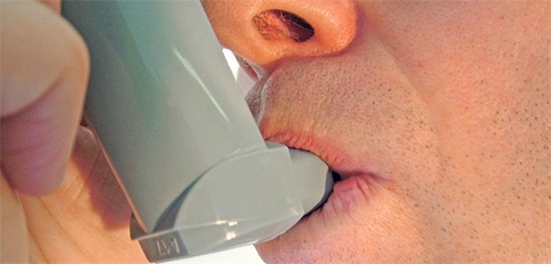 Ein wichtiger Teil der Schulung von COPD-Patienten ist der richtige Umgang mit dem Inhalationsgerät.
