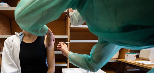 SPD: Impfpflicht für Ärzte und Pfleger wird Corona-Welle nicht brechen Impfpflicht für Gesundheitsberuf