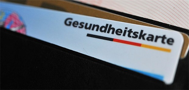 Arbeitsgemeinschaft will Klagen bündeln Eine Arbeitsgemeinschaft aus Versicherten streubt sich gegen die eGesundheitskarte: Sie helfen sich gegenseitig bei Klagen vor den Sozialgerichten.