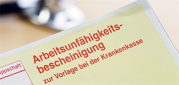 Weniger Fehltage bei BKK-Versicherten Eine Arbeitsunfähigkeits-Bescheinigung zur Vorlage bei der Krankenkasse: Im Schnitt war jeder berufstätige BKK-Versicherte im vergangenen Jahr 17,7 Tage krankgeschrieben.