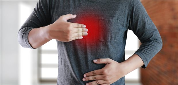 Eine Assoziation zwischen Reflux und der Entstehung eines Adenokarzinoms des Magens und des ösophagogastralen Übergangs gilt als wahrscheinlich. Eine Magenspiegelung sollte sich bei Reflux anschließen. (Symbolbild)