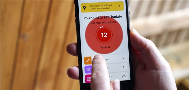 Britisches COVID-19-Früherkennungssystem erweist sich als Desaster Eine COVID-Warn-App des National Health Service (NHS) weist den Nutzer an, sich in Isolation zu begeben. Bei der Nachverfolgung von potenziell Infizierten hat es in Großbritannien viele Pannen gegeben.
