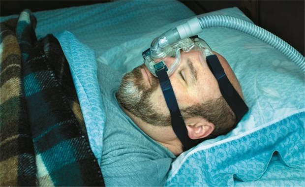 Weniger Schlaganfallrezidive mit CPAP Eine CPAP-Therapie schützt Herz und Hirn bei Patienten mit Schlafapnoe. © Howard Sandler / fotolia.com