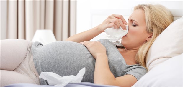 Eine Corona-Infektion während der Schwangerschaft geht mit verschiedenen Risiken einher – unter anderem für männliche Babys. (Symbolbild)