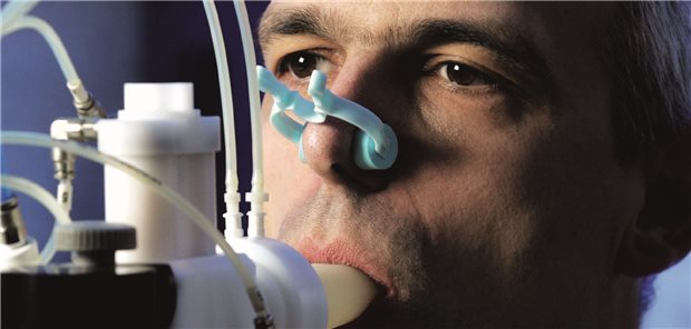 Spirometrie bei einem Mann.