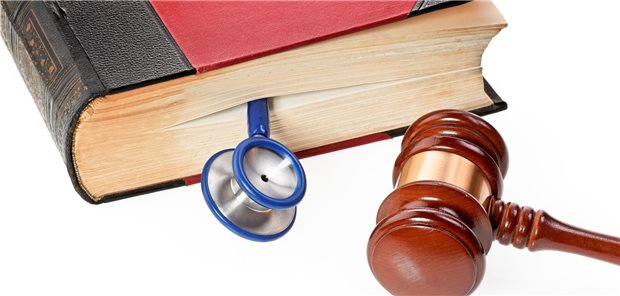 Fonds bei Behandlungsfehlern: Vorteil oder Systembruch? Eine Ergänzung oder eine Alternative zum bisherigen Arzthaftungsrecht? Vorschläge für einen Härtefallfonds bei Behandlungsfehlern werden von Sachverständigen kontrovers kommentiert.