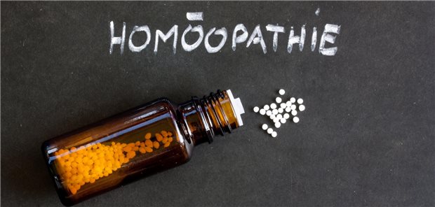 Eine Fachärztin für Allgemeinmedizin sah in der Abschaffung der Zusatzbezeichnung „Homöopathie“ ihr Grundrecht auf Berufsfreiheit verletzt.