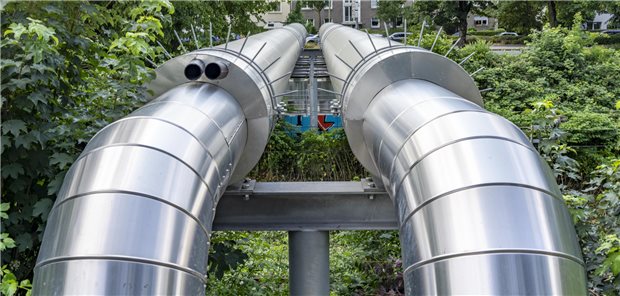 Erdgas ist der dominierende Energieträger in Krankenhäusern Eine Fernwärmeleitung in Essen: Krankenhäuser sind hinsichtlich ihrer Energieeffizienz „sehr heterogen aufgestellt“, heißt es in der Antwort der Bundesregierung auf eine Anfrage der Unionsfraktion im Bundestag.