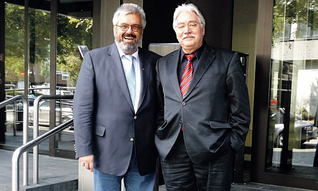 Dryden und Potthoff: "Honorarangleichung war ein Raub an NRW" Eine Festschreibung des Status quo bei der Honorarverteilung ist nicht akzeptabel: Die Vorstandsvorsitzenden der KV Westfalen-Lippe Dr. Wolfgang-Axel Dryden (links) und der KV Nordrhein Dr. Peter Potthoff