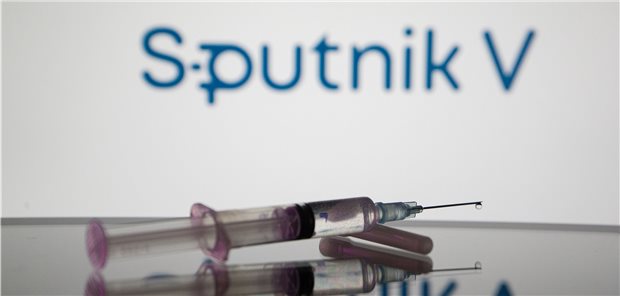 Eine Grundimmunisierung mit Sputnik V soll künftig in Deutschland akzeptiert werden, wenn der Schutz mit einem mRNA-Impfstoff geboostert wird.