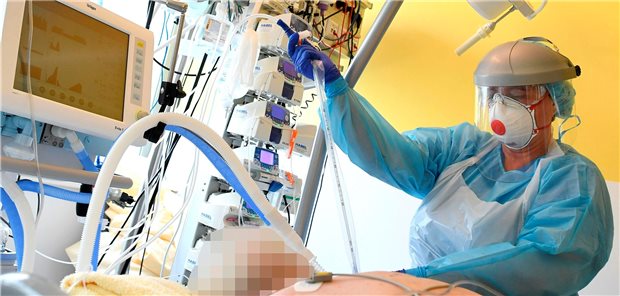 Fördergelder einfach eingestrichen? Krankenhäuser reagieren empört auf Vorwurf Eine Gruppe von Gesundheitsfachleuten hat Zweifel daran geäußert, dass Krankenhäuser alle Fördergelder in neue Intensivbetten investiert haben.