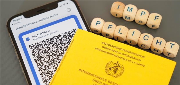 Leopoldina-Wissenschaftler fordern Corona-Impfpflicht und 2G Eine Impfpflicht nicht nur für Ärzte und Pflegekräfte, sondern auch für Lehrer und andere Multiplikatoren, fordern Wissenschaftler der Leopoldina.
