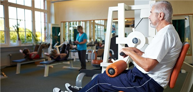 Eine Kombination aus dynamischen Widerstands- und Ausdauertraining senkte bei Hypertonikern den systolischen Blutdruck um 13,5 mmHg.