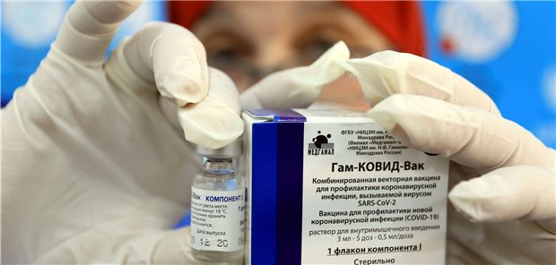 Russland will Sputnik V nicht vor Mai in die EU liefern Eine Krankenschwester in Algier mit SputnikV: In Algerien wird der russische Impfstoff gegen SARS-CoV-2 bereits verabreicht.