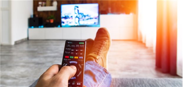 Verlorene Lebenszeit durchs Fernsehen Eine Limitierung des Fernsehkonsums auf zwei Stunden pro Tag hätte im Studienzeitraum 8 Prozent der CVD-Todesfälle verhindern oder zumindest hinauszögern können, vermuten die Forscher.