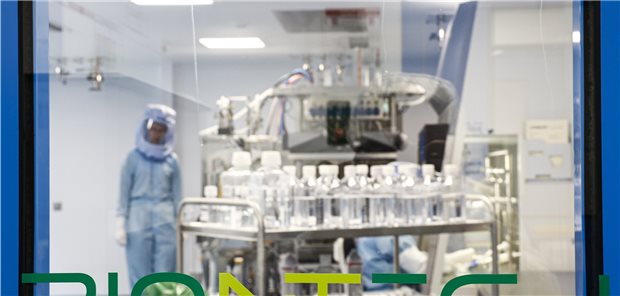 Neues BioNTech-Werk: „Produktion ist wundervoll angelaufen“ Eine Milliarde Impfstoff-Dosen sollen pro Jahr in Marburg produziert werden.