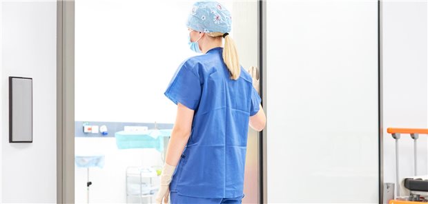 Schau-Trinken gegen den Karriere-Knick Eine Mitglieder-Umfrage des Marburger Bundes Hamburg zu Machtstrukturen und Führungskultur in den Krankenhäusern zeigt vor allem für junge Ärztinnen teils erschreckende Zustände.