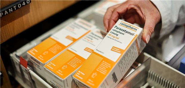 Kinderarzneimittel: Länder beraten Versorgungssicherheit im Winter Eine Packung Paracetamol-Fiebersaft für Kinder