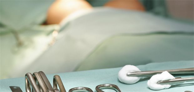 OP-Besteck in einem Krankenhaus-Operationssal