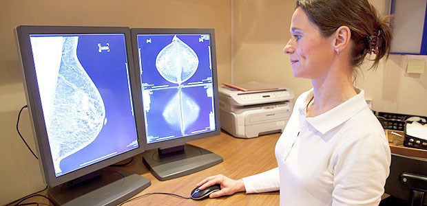 Krieg der Worte in Riesa Eine Radiologin wertet Mammografien aus: Das Elblandklinikum wirft Radiologen schwere Fehler vor.