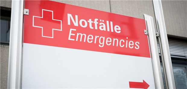 Grünen-Politiker Dahmen kritisiert „zunehmend lausige Qualität“ in der Notfallversorgung Eine Reform der Notfallversorgung ist aus Sicht des Grünen-Politikers Janosch Dahmen notwendig. Aus seiner Sicht muss dabei die „Gleichzeitigkeit von Fehl-, Unter- und Überversorgung“ bei medizinischen Notfällen beseitigt werden.