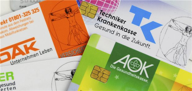 Eine Rekordzahl an Neuzugängen verzeichnen die gesetzlichen Krankenkassen. Ein Großteil seien vor dem Krieg in der Ukraine geflüchtete Menschen, berichten Kassenvertreter.
