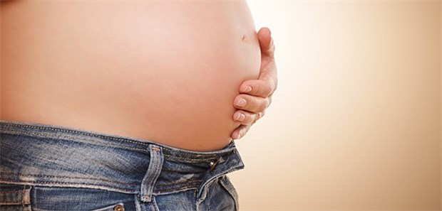 Schönheitschirurgen hübschen Frauen nach Geburt auf Eine Schwangerschaft kann den Körper innerlich und äußerlich durcheinander bringen. Kann man den vorherigen Zustand wiederherstellen?