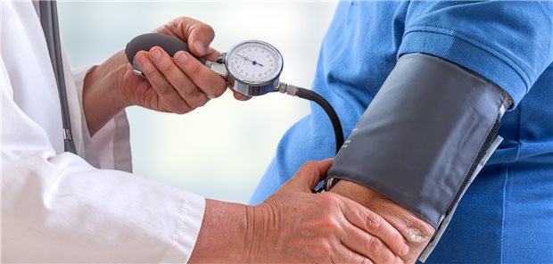 Eine Senkung des Blutdrucks bei älteren Menschen kann offenbar zu einem niedrigen Demenzrisiko beitragen.
