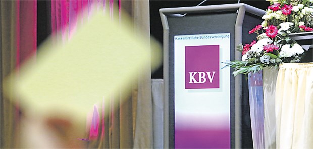 Weigeldt lobt neuen Modus bei Vorstandswahlen in der KBV Eine Stimmkarte. Auch bei Wahlen gilt für die KBV künftig die Parität von Haus- und Fachärzten.