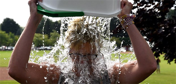 Was hat‘s gebracht? Eine Teilnehmerin an der "Ice Bucket Challenge" 2014.