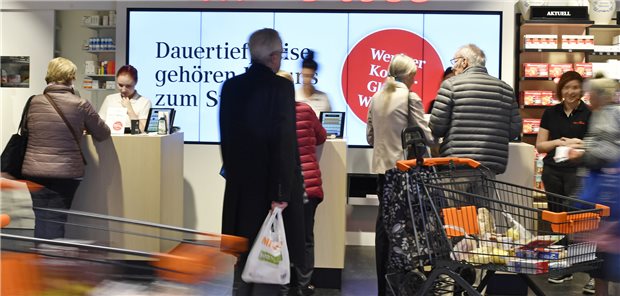 DocMorris-Mutter Zur Rose stößt Schweiz-Geschäft ab Eine Zur Rose Apotheke in einer Migros-Filiale am Zürcher Limmatplatz. Die Mutter der Versandapotheke DocMorris, der Konzern Zur Rose, will ihr Geschäft in der Schweiz verkaufen und sich auf das Online-Geschäft in Europa konzentrieren.