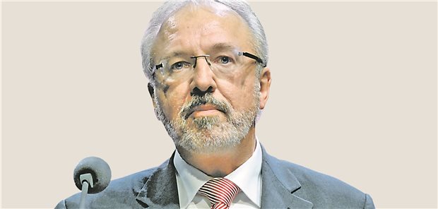 Ärzte empört über mögliche COVID-19-Zwangsrekrutierung Eine Zwangsrekrutierung wäre „ein gravierender Eingriff in die Grundrechte der Kolleginnen und Kollegen“, mahnt ÄKNo-Präsident Rudolf Henke.